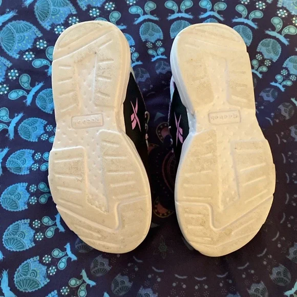 🌈🌈Girls size 9 and 9/10 3 pairs of footwear - Picture 7 of 7